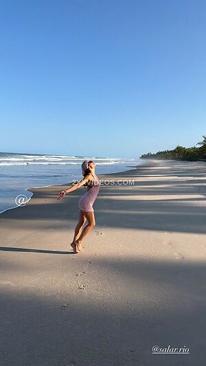 Isis Valverde photo