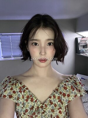 IU photo