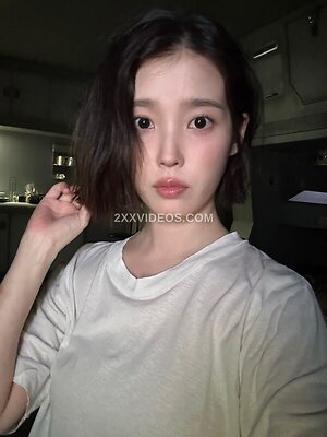 IU photo