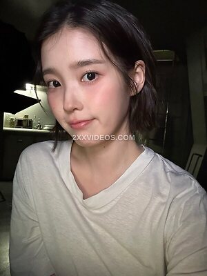 IU photo