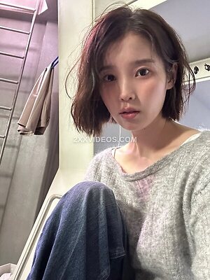 IU photo
