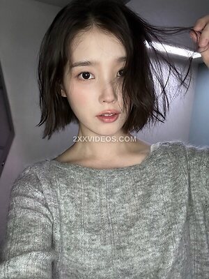 IU photo