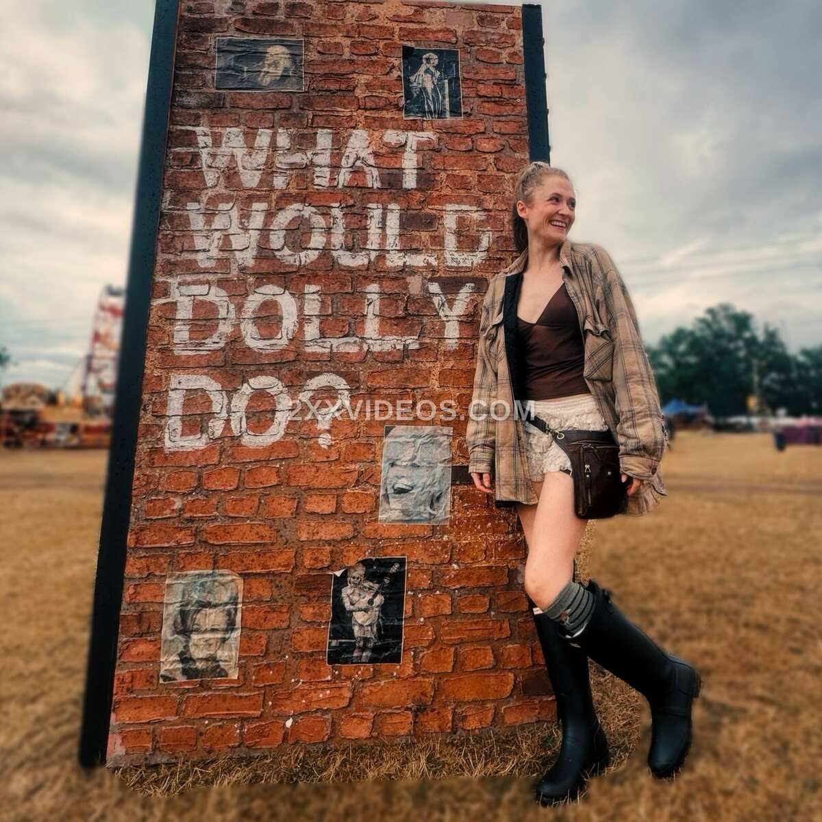 Janet Devlin photo