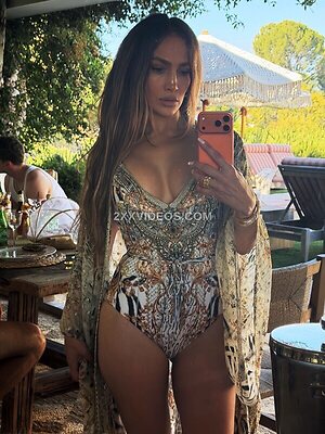 Jennifer Lopez photo