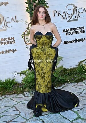 Joey King photo