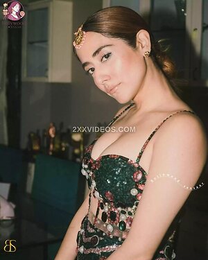 Jonita Gandhi Nude Leaked Photo #7