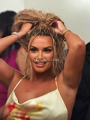 Joy Taylor photo