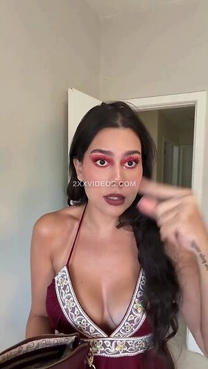 Julia Alvarenga photo
