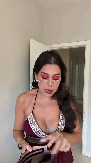 Julia Alvarenga photo