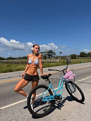 Julia Ernst photo