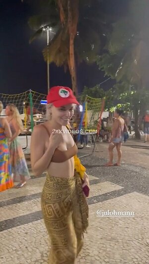 Juliana Lohmann Nude Leaked Photo #9