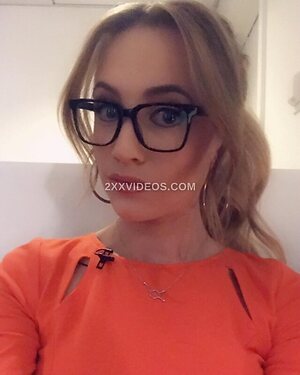 Kat Timpf Nude Photos