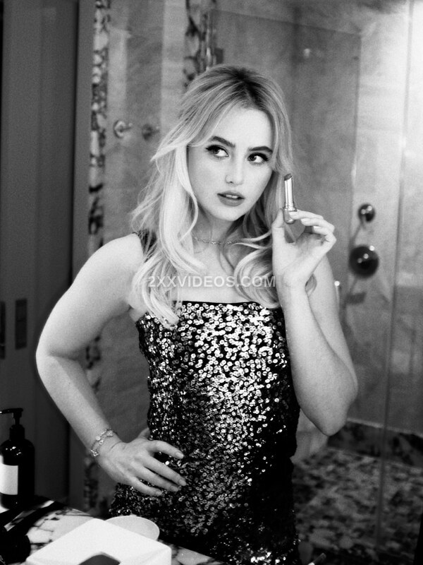 Kathryn Newton photo