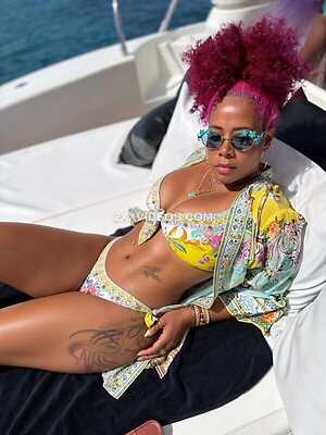 Kelis Nude Photos