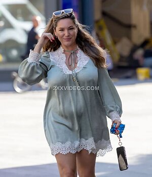 Kelly Brook photo