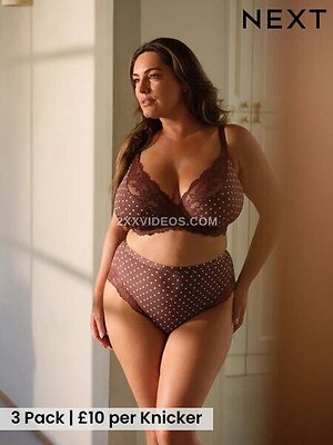 Kelly Brook photo