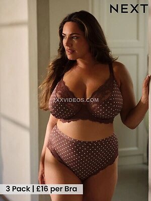 Kelly Brook photo