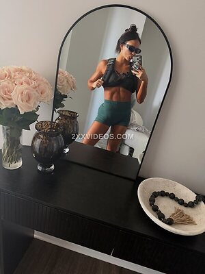 Kiana James photo