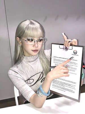 Kim Chaewon photo