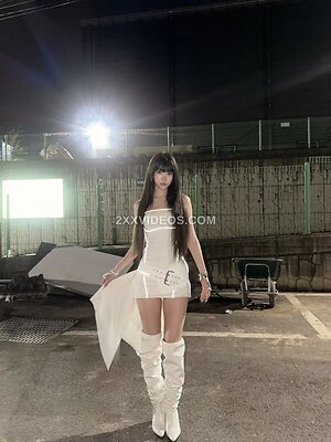 Kim Chaewon photo