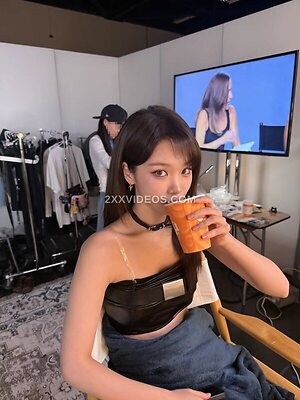 Kim Chaewon photo