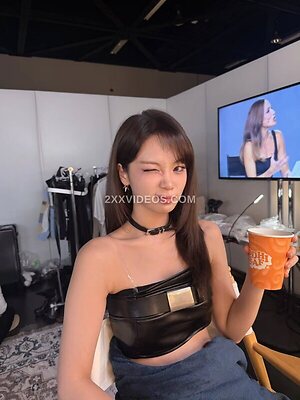 Kim Chaewon photo