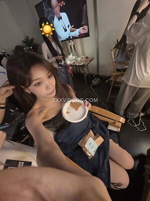 Kim Chaewon photo