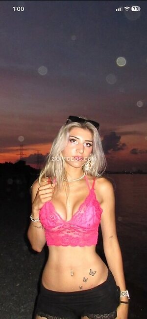 Kira21.xo Nude Leaked Photo #2