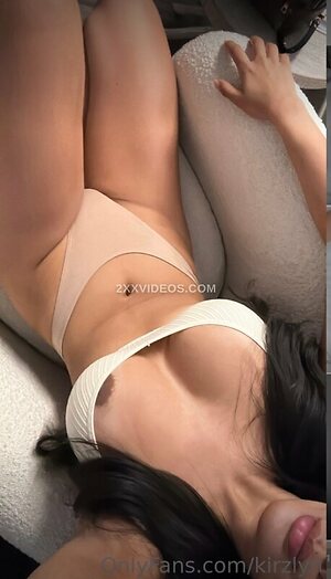 Kirzlyn Nude Leaked Photo #12
