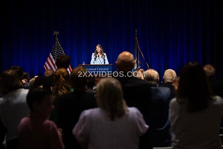 Kristi Noem Nude Leaked Photo #3
