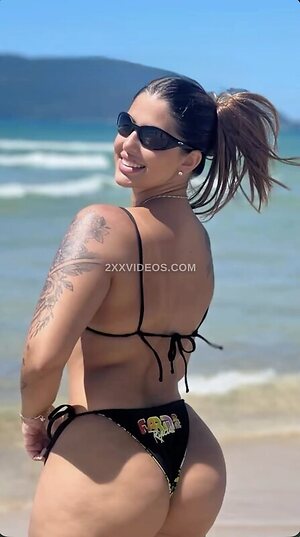 Lara castro photo
