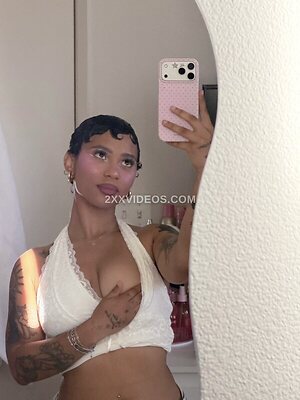 Liaa4evr Nude Photos