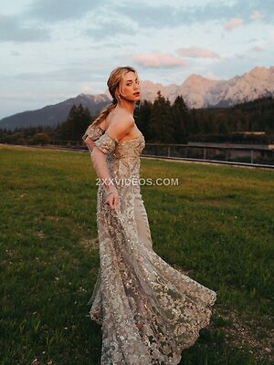 Lili Reinhart photo