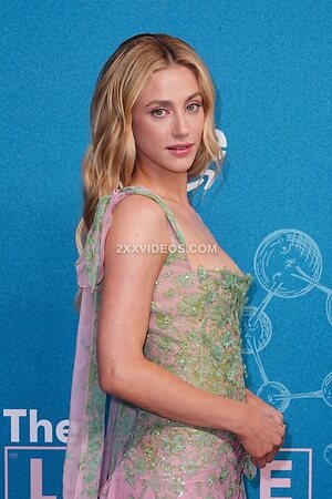 Lili Reinhart photo