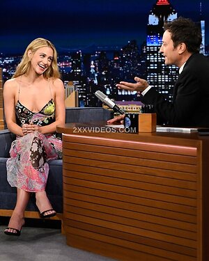 Lili Reinhart photo