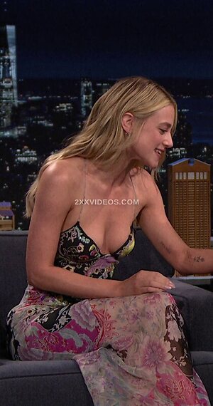 Lili Reinhart photo