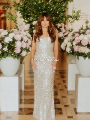 Linda Cardellini photo