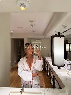 Lindsay Brewer Nude Leaked Photo #3