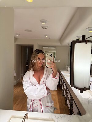 Lindsay Brewer Nude Leaked Photo #6