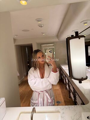 Lindsay Brewer Nude Leaked Photo #8