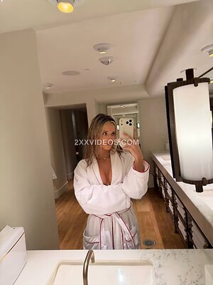Lindsay Brewer Nude Leaked Photo #9