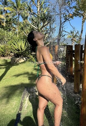 Livia Araujo Nude Photos