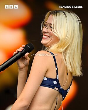 Maisie Peters photo