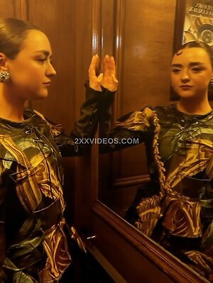 Maisie Williams photo