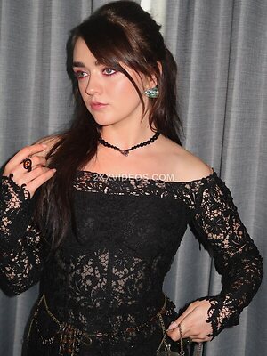 Maisie Williams Nude Leaked Photo #100
