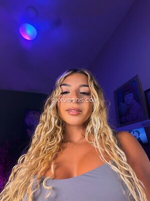 MD Julie Nude Leaked Photo #4