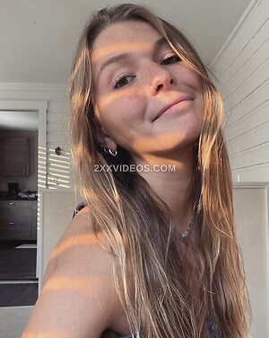 Melissa may Nude Leaked Photo #3