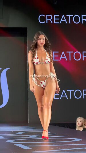 Mikaela Lafuente photo