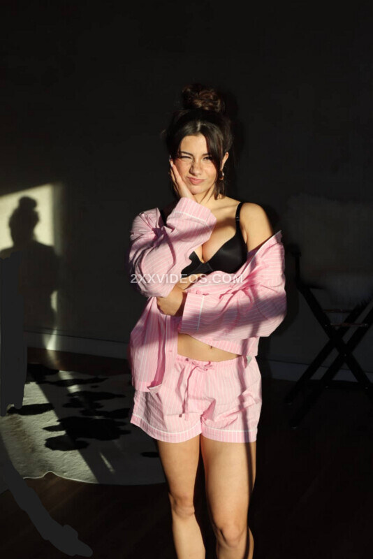 Mikayla Campinos photo