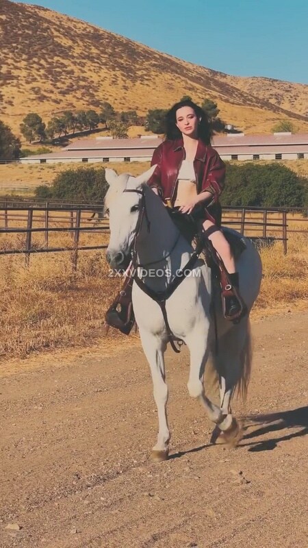Mikey Madison photo